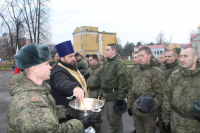 Председатель епархиального отдела по взаимодействию с Вооруженными силами благословил новобранцев Председатель епархиального отдела по взаимодействию с Вооруженными силами благословил новобранцев