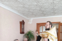 Клирик Свято-Никольского храма поздравил со Святым Богоявлением пожилых подопечных социального центра Клирик Свято-Никольского храма поздравил со Святым Богоявлением пожилых подопечных социального центра
