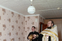 Клирик Свято-Никольского храма поздравил со Святым Богоявлением пожилых подопечных социального центра Клирик Свято-Никольского храма поздравил со Святым Богоявлением пожилых подопечных социального центра