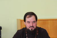 Ключарь Гарнизонный храм Казанской иконы Божией Матери пообщался с молодежью по случаю Дня православной книги