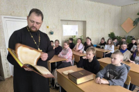 Настоятель Казанского храма рассказал школьникам о православных книгах Настоятель Казанского храма рассказал школьникам о православных книгах