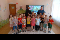 В детском саду № 16 ОАО «РЖД» состоялась встреча представителей отдела дошкольного образования Орловской епархии иерея Максима Кондрашина и Светланы Игнашиной с воспитанниками старших групп. 19 марта 2026 года, г.Орел