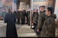 Клирик Свято-Троицкого храма провел экскурсию для военнослужащих Клирик Свято-Троицкого храма провел экскурсию для военнослужащих