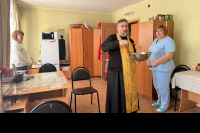 Настоятель храма святителей Афанасия и Кирилла освятил социальное учреждение
