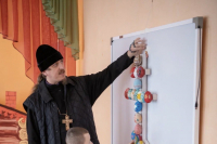Клирик храм иконы Божией Матери «Знамение» Курская-Коренная поговорил с дошкольниками о Кресте Господнем Клирик храм иконы Божией Матери «Знамение» Курская-Коренная поговорил с дошкольниками о Кресте Господнем