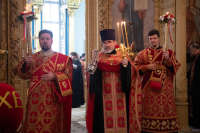 В Светлое Воскресение Христово митрополит Орловский и Болховский Тихон совершил Пасхальную великую вечерню и утреню в Успенском (Михаило-Архангельском) соборе города Орла, 12 апреля 2026 года.