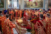 В Светлое Воскресение Христово митрополит Орловский и Болховский Тихон совершил Пасхальную великую вечерню и утреню в Успенском (Михаило-Архангельском) соборе города Орла, 12 апреля 2026 года.