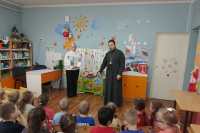 Клирик храма Иверской иконы Божией Матери рассказал дошкольникам о Пасхе Клирик храма Иверской иконы Божией Матери рассказал дошкольникам о Пасхе