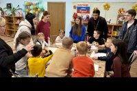 Председатель миссионерского отдела Орловской епархии и настоятель Покровского храма навестили юных подопечных социального учреждения
