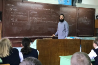 Настоятель Преображенского храма поговорил со школьниками о важном Настоятель Преображенского храма поговорил со школьниками о важном
