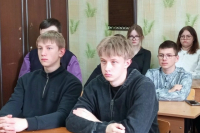 Благочинный Троснянско-Кромского округа провел занятие для старшеклассников