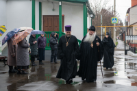 В канун субботы Светлой седмицы, дня перенесения мощей святителя Иова, Патриарха Московского и всея Руси, митрополит Орловский и Болховский Тихон совершил всенощное бдение в Николо-Песковском храме города Орла, 17 апреля 2026 года