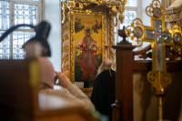 В канун субботы Светлой седмицы, дня перенесения мощей святителя Иова, Патриарха Московского и всея Руси, митрополит Орловский и Болховский Тихон совершил всенощное бдение в Николо-Песковском храме города Орла, 17 апреля 2026 года