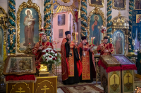 В канун субботы Светлой седмицы, дня перенесения мощей святителя Иова, Патриарха Московского и всея Руси, митрополит Орловский и Болховский Тихон совершил всенощное бдение в Николо-Песковском храме города Орла, 17 апреля 2026 года