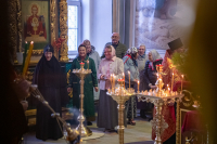 В канун субботы Светлой седмицы, дня перенесения мощей святителя Иова, Патриарха Московского и всея Руси, митрополит Орловский и Болховский Тихон совершил всенощное бдение в Николо-Песковском храме города Орла, 17 апреля 2026 года