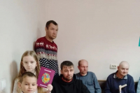Воспитанники воскресной школы Николо-Песковского храма поздравили подопечных социального учреждения с Пасхой