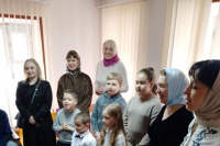Воспитанники воскресной школы Николо-Песковского храма поздравили подопечных социального учреждения с Пасхой