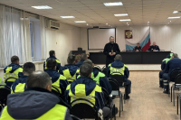 Председатель епархиального отдела по взаимодействию с правоохранительными учреждениями иерей Евгений Щенников провёл встречу с личным составом отдельного батальона ГИБДД регионального управления ведомства и с курсантам ОЮИ. 30-31 марта 2026 года, г.Орел