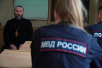 Председатель епархиального отдела по взаимодействию с правоохранительными учреждениями иерей Евгений Щенников провёл встречу с личным составом отдельного батальона ГИБДД регионального управления ведомства и с курсантам ОЮИ. 30-31 марта 2026 года, г.Орел
