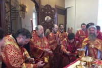 В день памяти великомученика Димитрия Солунского митрополит Орловский и Болховский Антоний совершил литургию в храме великомученика Димитрия Солунского города Дмитровска. 8 ноября 2018 г.