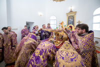 В Неделю 3-ю Великого поста, Крестопоклонную, в день празднования иконы Божией Матери «Державная» и в годовщину со дня преставления схиархимандрита Илия (Ноздрина), в храме Сретения Господня поселка Вятский Посад Орловского муниципального округа была совершена архиерейская Божественная литургия. 15 марта 2026 года, Орловский муниципальный округ В Неделю 3-ю Великого поста, Крестопоклонную, в день празднования иконы Божией Матери «Державная» и в годовщину со дня преставления схиархимандрита Илия (Ноздрина), в храме Сретения Господня поселка Вятский Посад Орловского муниципального округа была совершена архиерейская Божественная литургия. 15 марта 2026 года, Орловский муниципальный округ