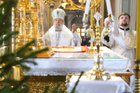 В Рождественский сочельник митрополит Орловский и Болховский Антоний совершил Божественную литургию и вечерню Рождества Христова в Ахтырском кафедральном соборе Орла. 6 января 2019 г.