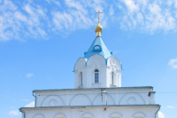 В день празднования Балыкинской иконе Божией Матери в Свято-Введенском женском монастыре Орла митрополит Орловский и Болховский Антоний совершил в сослужении епископа Мценского Алексия Божественную литургию. После по территории обители прошел праздничный крестный ход. 13 июля 2018 г.