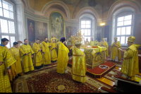  В Неделю сыропустную, день воспоминания Адамова изгнания (Прощеное воскресенье), митрополит Орловский и Болховский Антоний совершил Божественную литургию в Ахтырском кафедральном соборе Орла. 18 февраля 2018 г.