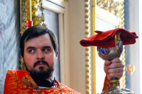 Митрополит Орловский и Болховский Антоний совершил в Великий Четверг в Ахтырском кафедральном соборе Орла Божественную литургию Святителя Василия Великого. 5 апреля 2018 г.
