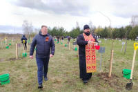 Председатель епархиального отдела по взаимодействию с Вооруженными силами протоиерей Сергий Гаврюшин приняд участие в памятной акции «Сад памяти». 27 апреля 2026 года, Орловской муниципальный округ