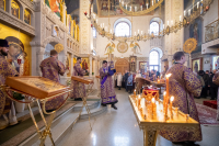 В Великий Четверток, Воспоминание Тайной Вечери, митрополит Орловский и Болховский Тихон возглавил Литургию святителя Василия Великого в храме Казанской иконы Божией Матери города Орла, 9 апреля 2026 года