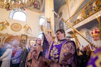 В Великий Четверток, Воспоминание Тайной Вечери, митрополит Орловский и Болховский Тихон возглавил Литургию святителя Василия Великого в храме Казанской иконы Божией Матери города Орла, 9 апреля 2026 года