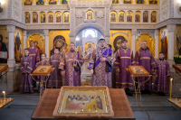В Великий Четверток, Воспоминание Тайной Вечери, митрополит Орловский и Болховский Тихон возглавил Литургию святителя Василия Великого в храме Казанской иконы Божией Матери города Орла, 9 апреля 2026 года