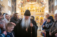 В Великий Четверток, Воспоминание Тайной Вечери, митрополит Орловский и Болховский Тихон возглавил Литургию святителя Василия Великого в храме Казанской иконы Божией Матери города Орла, 9 апреля 2026 года