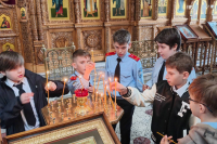 Пятиклассники побывали в храме Иверской иконы Божией Матери