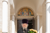 В канун дня памяти преподобного Феодосия, игумена Киево-Печерского, митрополит Орловский и Болховский Тихон возглавил всенощное бдение в храме Сретения Господня в поселке Вятский Посад. 15 мая 2026 года, Орловский муниципальный округ