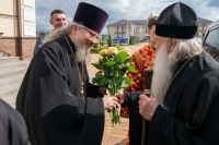 В канун дня памяти преподобного Феодосия, игумена Киево-Печерского, митрополит Орловский и Болховский Тихон возглавил всенощное бдение в храме Сретения Господня в поселке Вятский Посад. 15 мая 2026 года, Орловский муниципальный округ