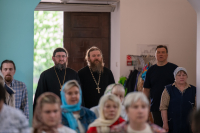 В канун дня памяти преподобного Феодосия, игумена Киево-Печерского, митрополит Орловский и Болховский Тихон возглавил всенощное бдение в храме Сретения Господня в поселке Вятский Посад. 15 мая 2026 года, Орловский муниципальный округ