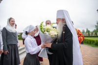 В день памяти преподобного Феодосия, игумена Киево-Печерского, в храме Сретения Господня поселка Вятский Посад совершена Божественная литургия, которую возглавили митрополит Орловский и Болховский Тихон и епископ Североморский и Умбский Тарасий. 16 мая 2026 года.