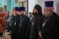 В день памяти преподобного Феодосия, игумена Киево-Печерского, в храме Сретения Господня поселка Вятский Посад совершена Божественная литургия, которую возглавили митрополит Орловский и Болховский Тихон и епископ Североморский и Умбский Тарасий. 16 мая 2026 года.