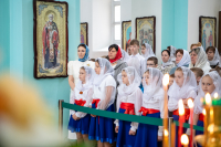 В день памяти преподобного Феодосия, игумена Киево-Печерского, в храме Сретения Господня поселка Вятский Посад совершена Божественная литургия, которую возглавили митрополит Орловский и Болховский Тихон и епископ Североморский и Умбский Тарасий. 16 мая 2026 года.