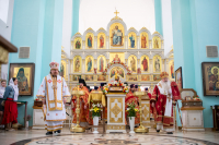 В день памяти преподобного Феодосия, игумена Киево-Печерского, в храме Сретения Господня поселка Вятский Посад совершена Божественная литургия, которую возглавили митрополит Орловский и Болховский Тихон и епископ Североморский и Умбский Тарасий. 16 мая 2026 года.