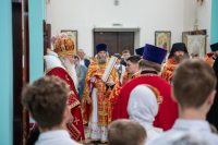 В день памяти преподобного Феодосия, игумена Киево-Печерского, в храме Сретения Господня поселка Вятский Посад совершена Божественная литургия, которую возглавили митрополит Орловский и Болховский Тихон и епископ Североморский и Умбский Тарасий. 16 мая 2026 года.