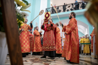 В день памяти преподобного Феодосия, игумена Киево-Печерского, в храме Сретения Господня поселка Вятский Посад совершена Божественная литургия, которую возглавили митрополит Орловский и Болховский Тихон и епископ Североморский и Умбский Тарасий. 16 мая 2026 года.