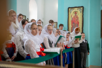 В день памяти преподобного Феодосия, игумена Киево-Печерского, в храме Сретения Господня поселка Вятский Посад совершена Божественная литургия, которую возглавили митрополит Орловский и Болховский Тихон и епископ Североморский и Умбский Тарасий. 16 мая 2026 года.