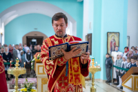 В день памяти преподобного Феодосия, игумена Киево-Печерского, в храме Сретения Господня поселка Вятский Посад совершена Божественная литургия, которую возглавили митрополит Орловский и Болховский Тихон и епископ Североморский и Умбский Тарасий. 16 мая 2026 года.