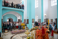 В день памяти преподобного Феодосия, игумена Киево-Печерского, в храме Сретения Господня поселка Вятский Посад совершена Божественная литургия, которую возглавили митрополит Орловский и Болховский Тихон и епископ Североморский и Умбский Тарасий. 16 мая 2026 года.