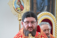 В день памяти преподобного Феодосия, игумена Киево-Печерского, в храме Сретения Господня поселка Вятский Посад совершена Божественная литургия, которую возглавили митрополит Орловский и Болховский Тихон и епископ Североморский и Умбский Тарасий. 16 мая 2026 года.