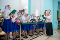 В день памяти преподобного Феодосия, игумена Киево-Печерского, в храме Сретения Господня поселка Вятский Посад совершена Божественная литургия, которую возглавили митрополит Орловский и Болховский Тихон и епископ Североморский и Умбский Тарасий. 16 мая 2026 года.