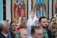 В день памяти преподобного Феодосия, игумена Киево-Печерского, в храме Сретения Господня поселка Вятский Посад совершена Божественная литургия, которую возглавили митрополит Орловский и Болховский Тихон и епископ Североморский и Умбский Тарасий. 16 мая 2026 года.